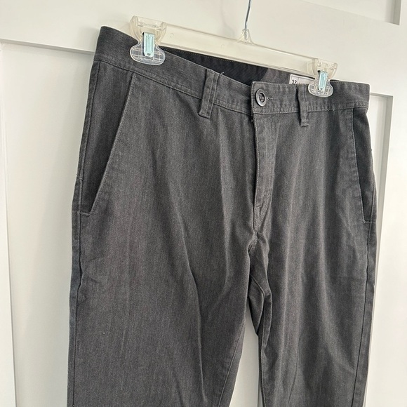 Volcom Men's Size 32 Dark Charcoal Gray Flat Front Chino Pants Casual Basic - Picture 2 of 11